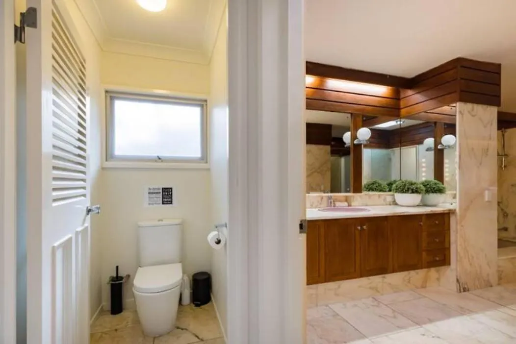 Spacious Hideaway Retreat, Brookfield, Brisbane