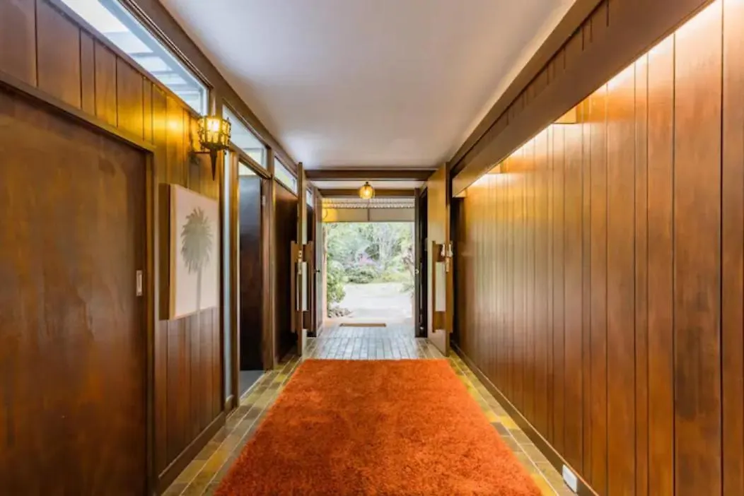 Spacious Hideaway Retreat, Brookfield, Brisbane Holiday home
