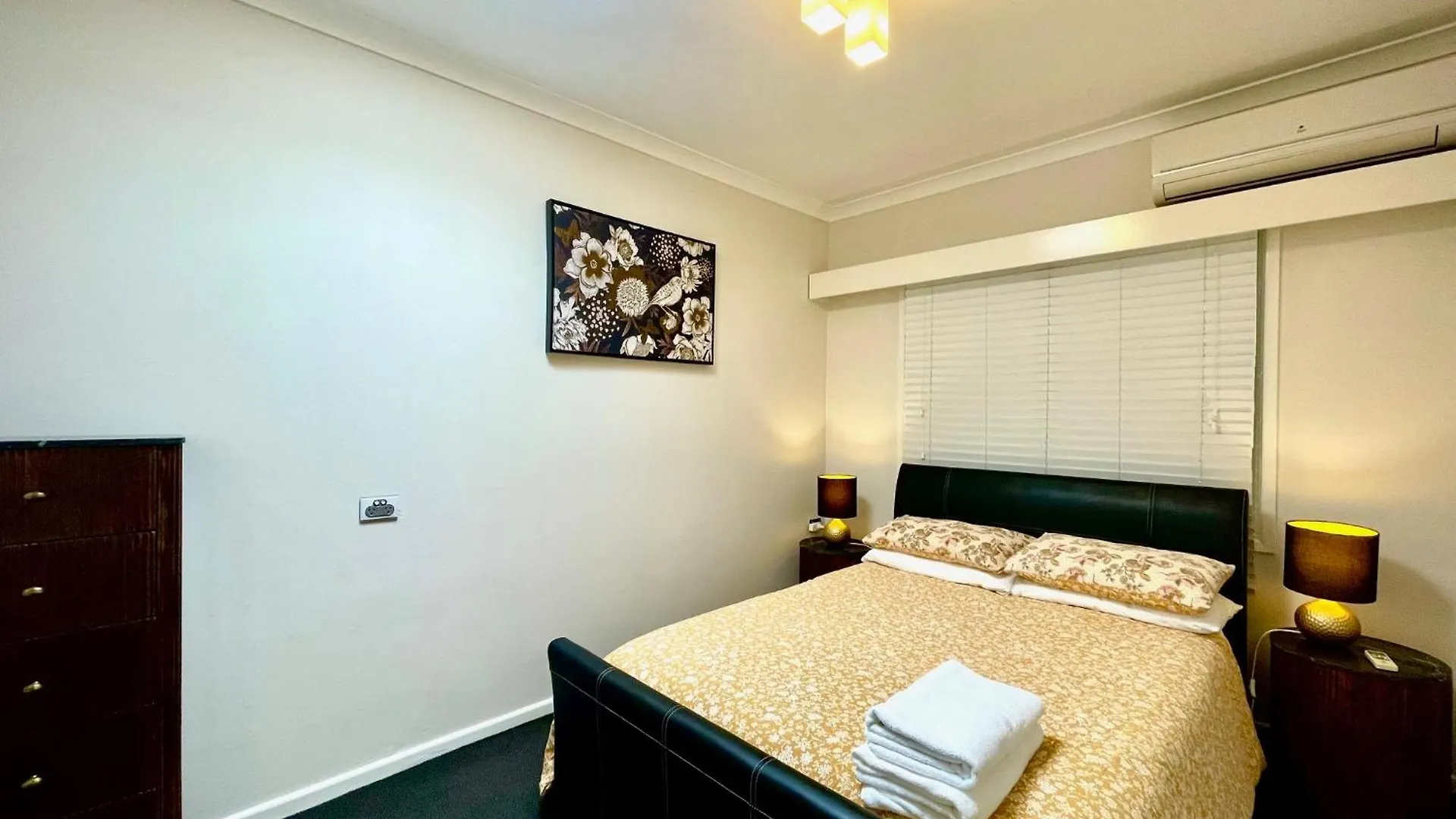 Spacious Hideaway Retreat, Brookfield, Brisbane Holiday home