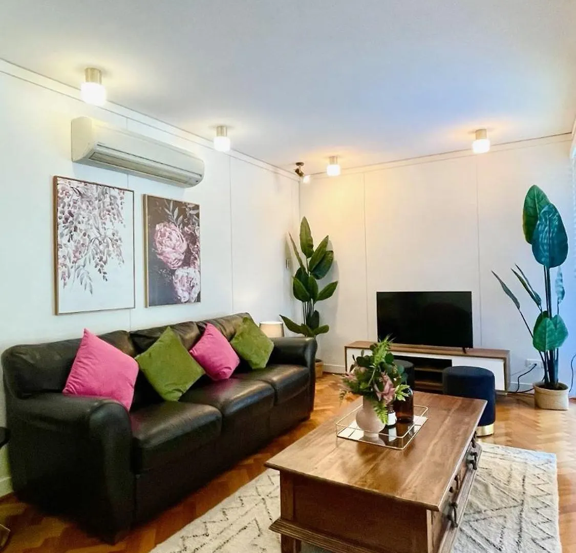 Spacious Hideaway Retreat, Brookfield, Brisbane Australia