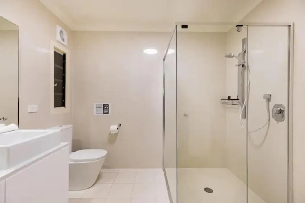 Spacious Hideaway Retreat, Brookfield, Brisbane Australia
