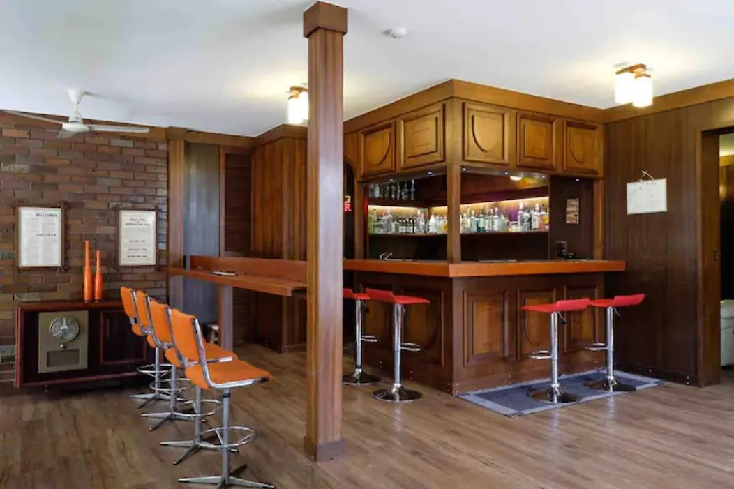 Spacious Hideaway Retreat, Brookfield, Brisbane Holiday home
