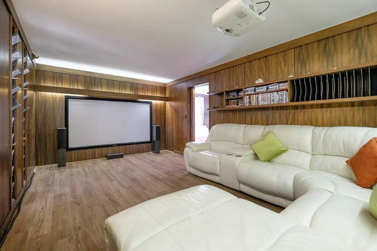 Spacious Hideaway Retreat, Brookfield, Brisbane 0*,