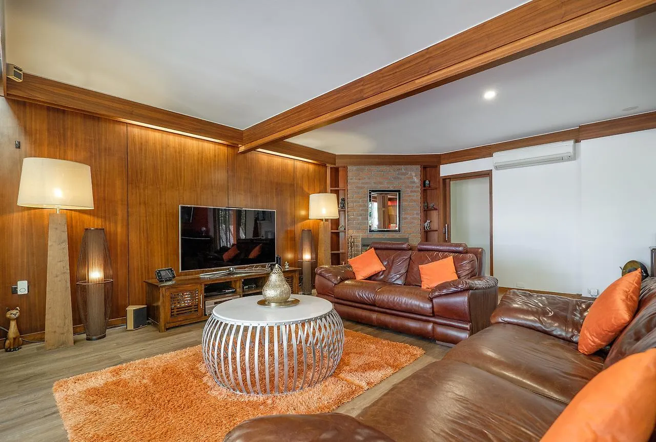 Spacious Hideaway Retreat, Brookfield, Brisbane Holiday home